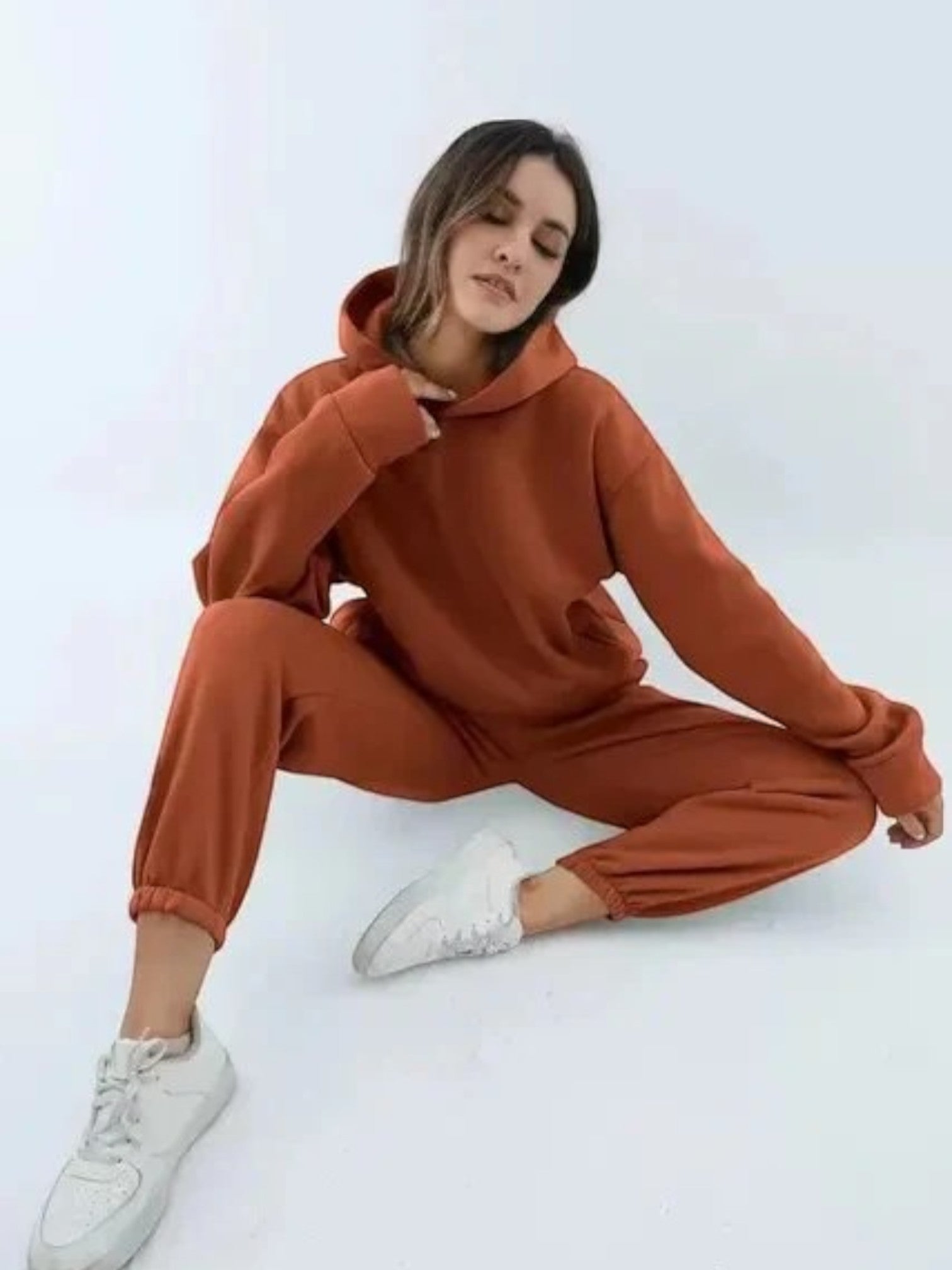 Stylisches Kapuzenpullover Und Hosen-set Für Frauen