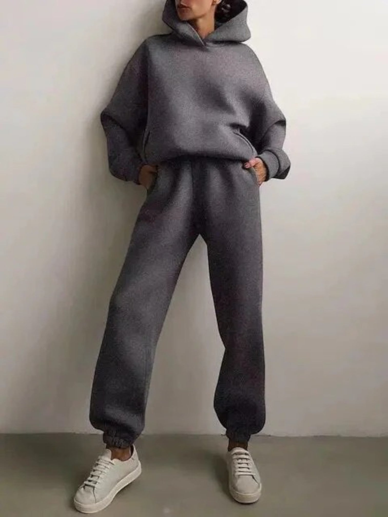 Stylisches Kapuzenpullover Und Hosen-set Für Frauen
