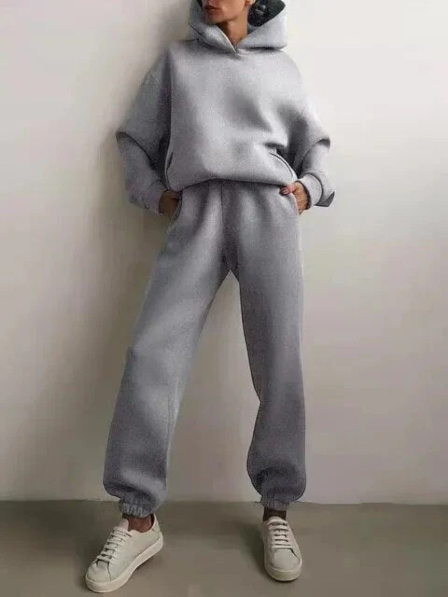 Stylisches Kapuzenpullover Und Hosen-set Für Frauen