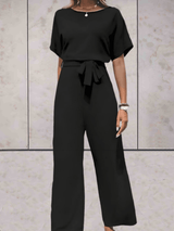 Cherry - Jumpsuit mit Gürtel und kurzen Ärmeln