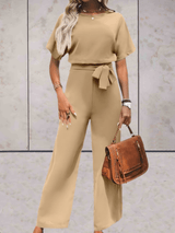 Cherry - Jumpsuit mit Gürtel und kurzen Ärmeln