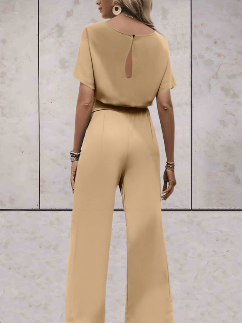 Cherry - Jumpsuit mit Gürtel und kurzen Ärmeln