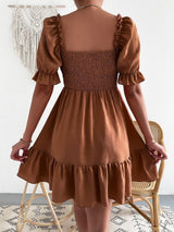 Jacquelin - Braunes Minikleid mit Puffärmeln