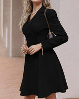 Isha - Elegantes Kleid mit Knöpfen