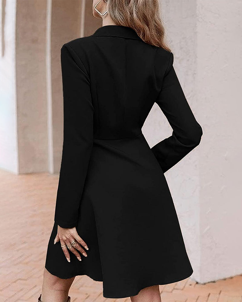 Isha - Elegantes Kleid mit Knöpfen