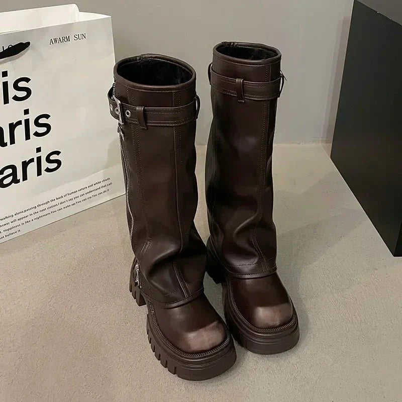 Plateaustiefel Für Den Winter | Quadratischer Absatz