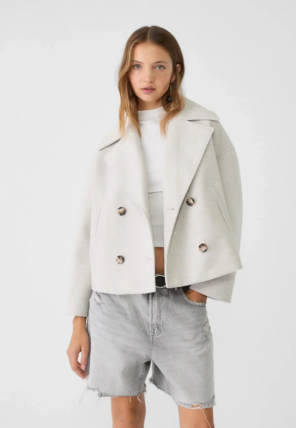 Kurze Damenjacke | Knopfdetail