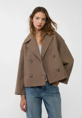 Kurze Damenjacke | Knopfdetail