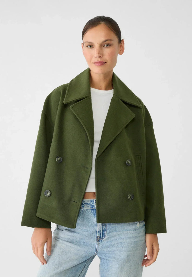 Kurze Damenjacke | Knopfdetail