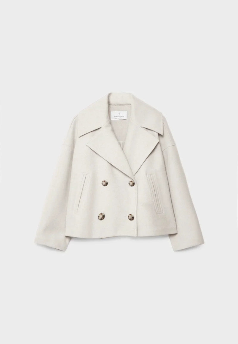 Kurze Damenjacke | Knopfdetail