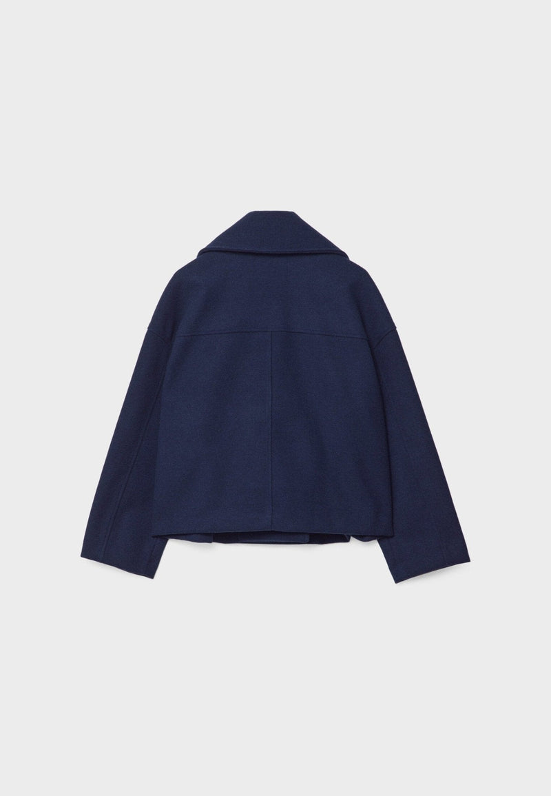 Kurze Damenjacke | Knopfdetail