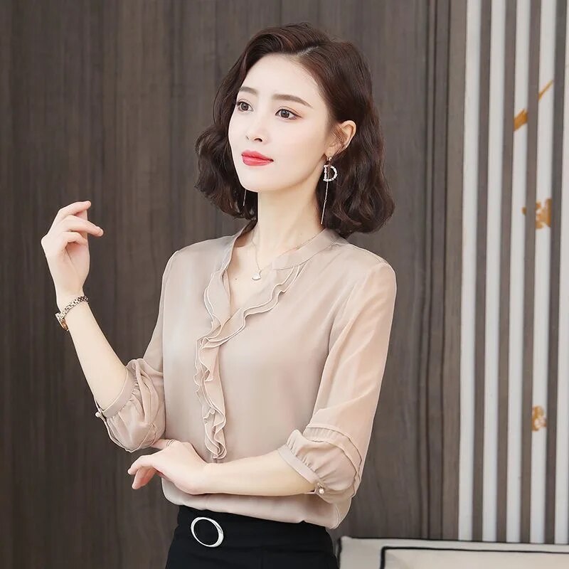 Benita -  Bluse mit V-Ausschnitt und Rüschen