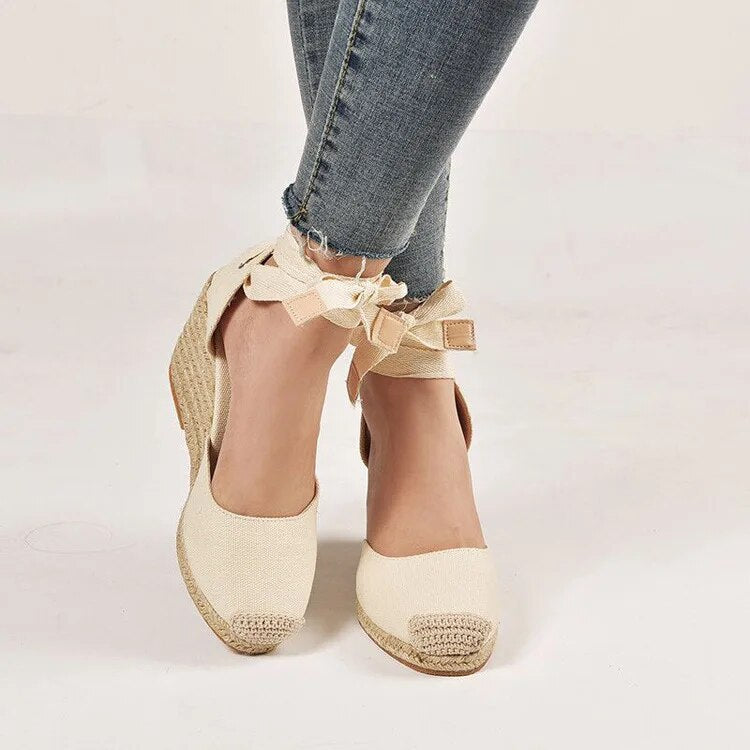 Lydia - Lässige Sandalen mit Knöchelriemen