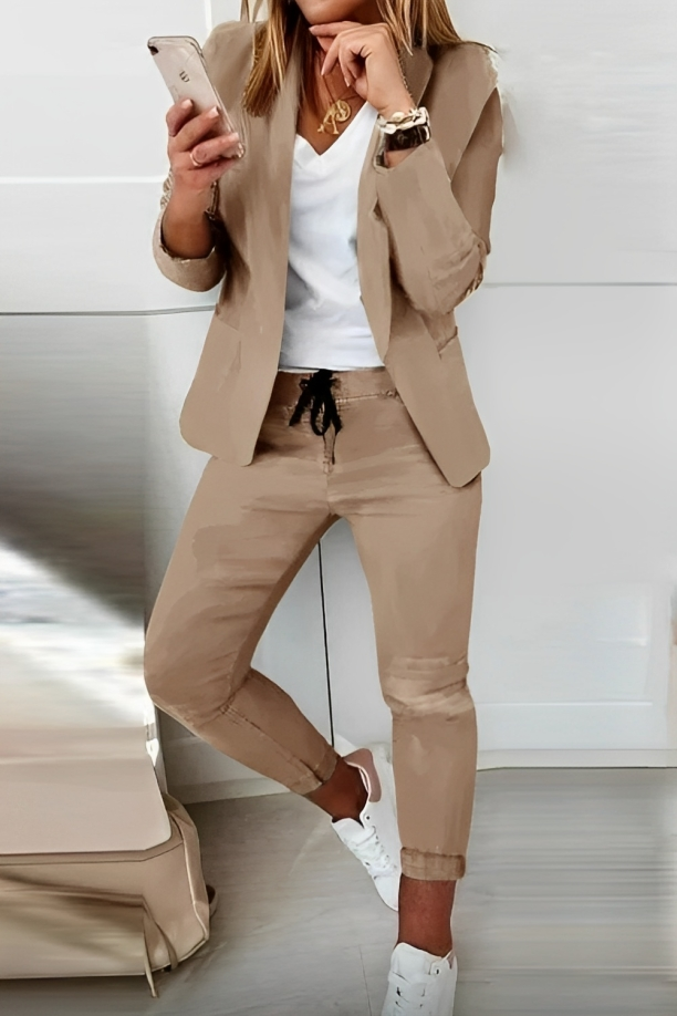 Emilia - Lässiges und modisches Anzugset